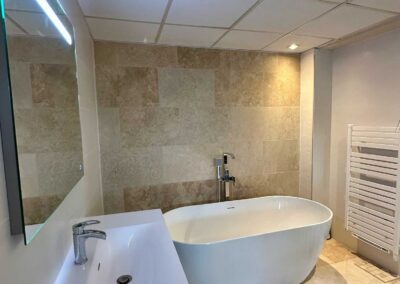 Conception de salle de bain à L’Isle-Jourdain meubles baignoires baignoires